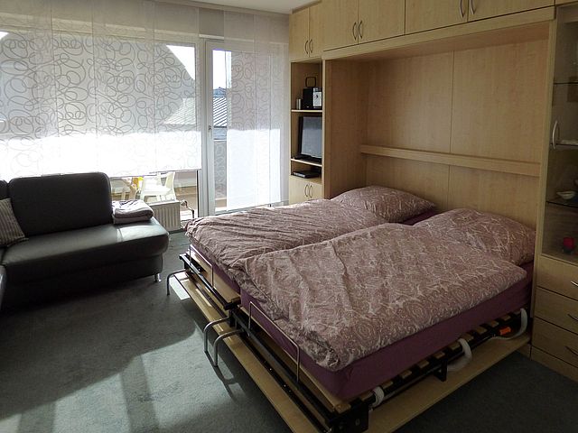 Wohn- und Schlafzimmer